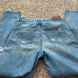 Light wash ripped American eagle jeans
